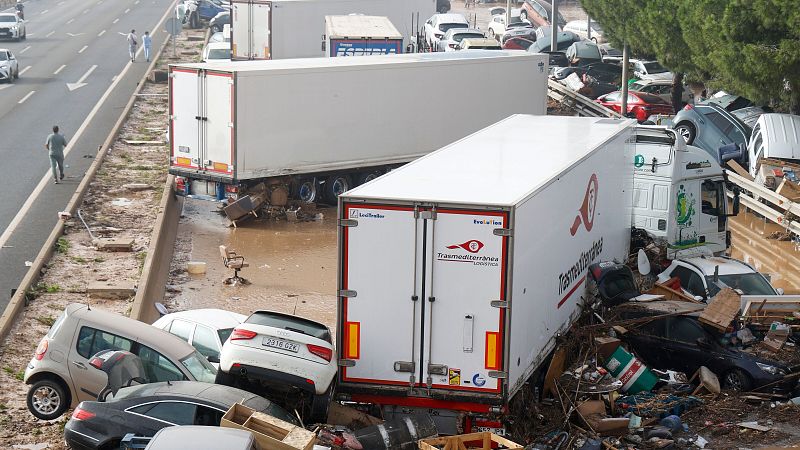 Rocío, superviviente de la dana: "Las personas que me ayudaron a subir a un camión, me salvaron" - La hora de La 1 | Ver