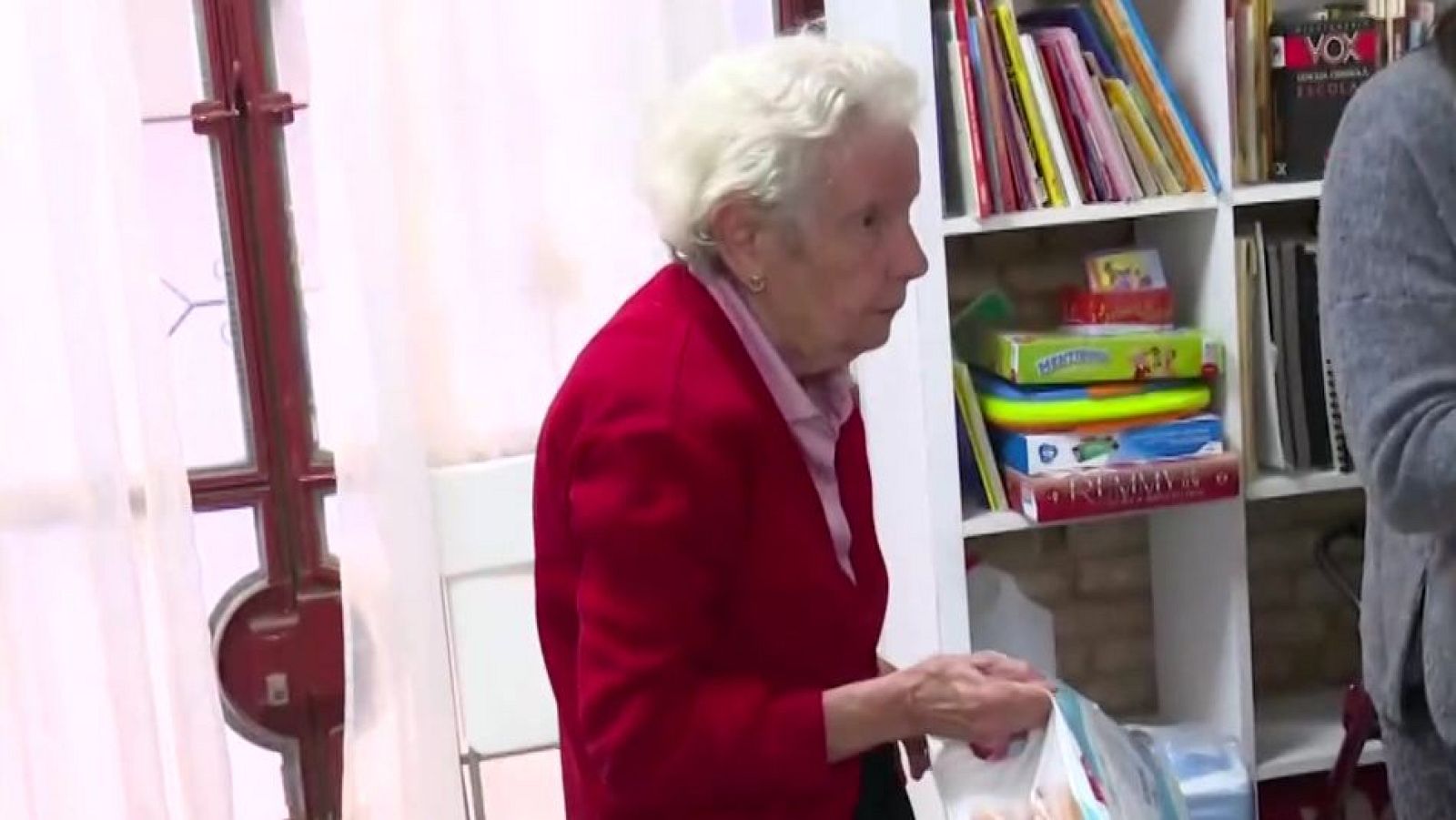 Isabel no ha dejado de ayudar tras la DANA - Mañaneros 360 | Ver