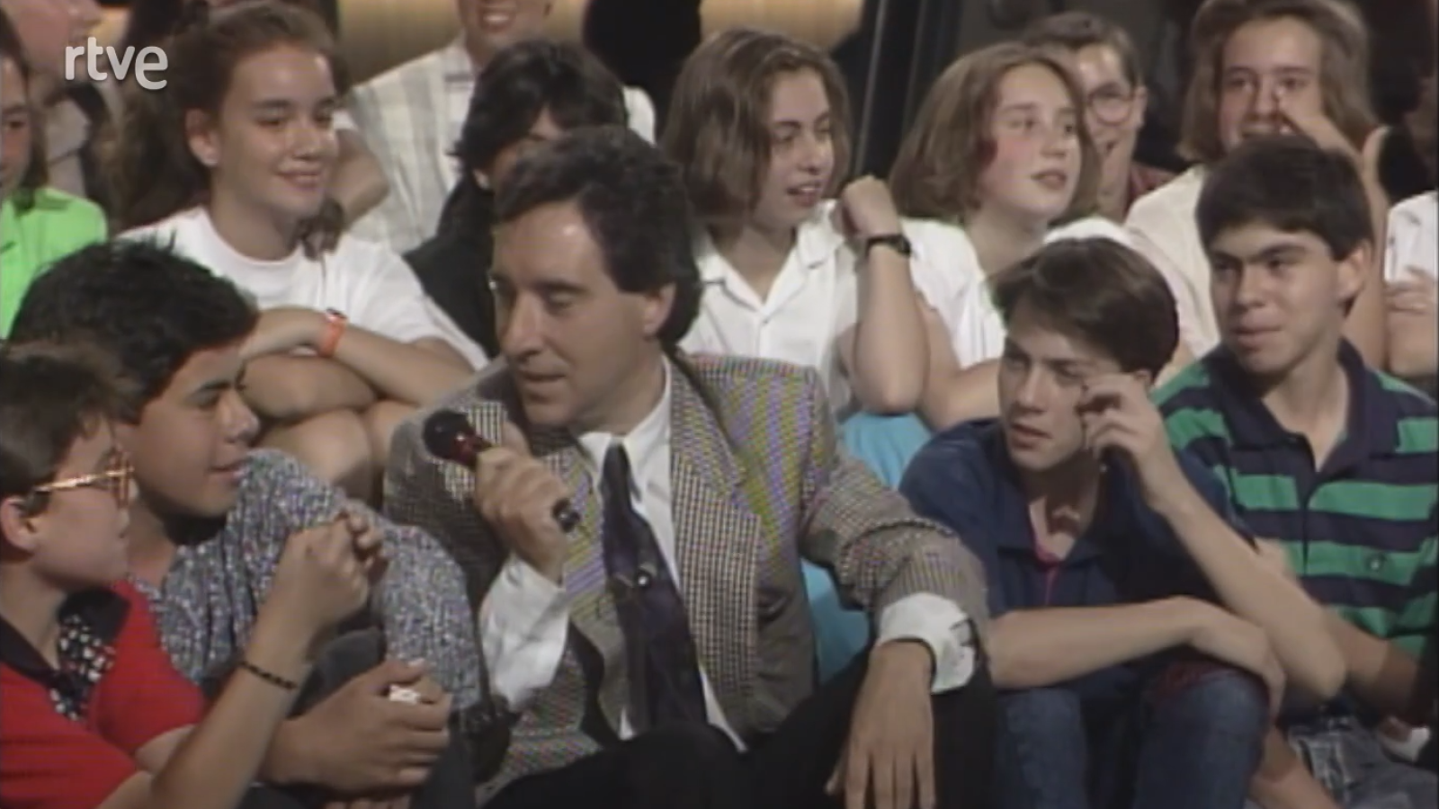 En familia - Europeos: Hermanos y desconocidos - En familia (1987-1989) | Ver