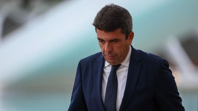 Mazón llega al homenaje de Estado a las víctimas de la dana y saluda a Camps