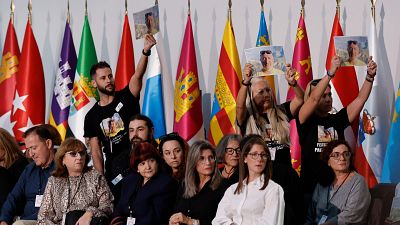 Insultos a Mazón en el inicio del homenaje de Estado a las víctimas de la dana: "Sinvergüenza, cobarde, asesino"