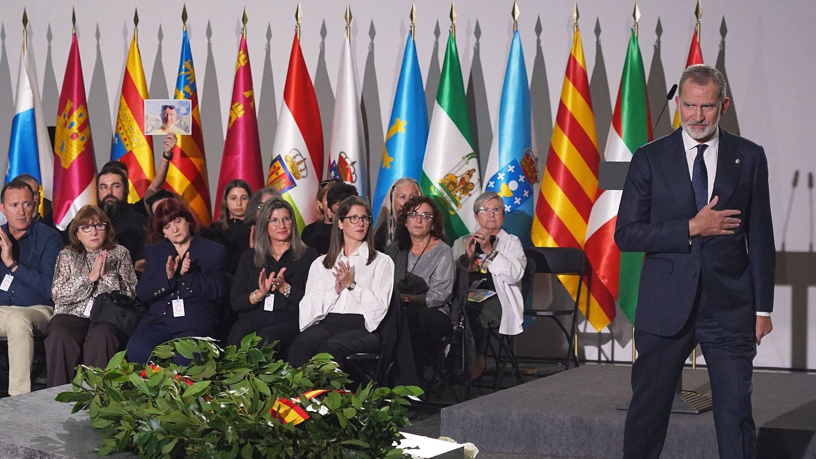 El rey expresa su "dolor sincero" a las víctimas de la dana - Informativo 24h | Ver