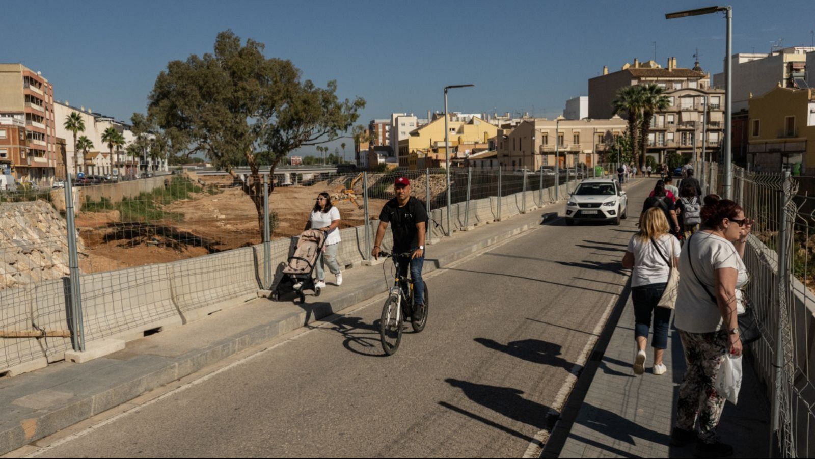 Garajes en alto e ingeniería verde: la construcción a prueba de danas - Telediario 2 | Ver