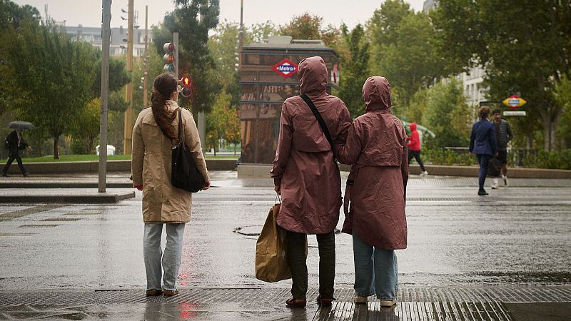 Las lluvias y el oleaje dejan avisos naranjas y amarillos en el litoral - El tiempo | Ver