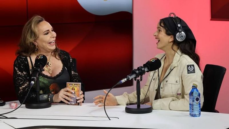 Mamarazzis Pop&Cor - Benita li tira les cartes a la Rosalía