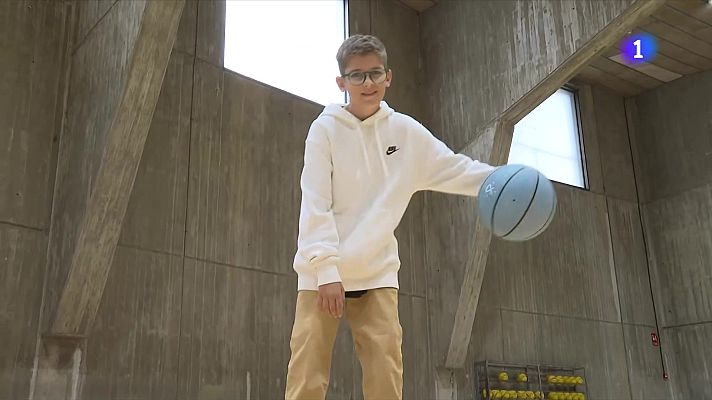 L'Informatiu - Biel, el nou heroi de la Penya, torna a entrenar després de superar un càncer cerebral