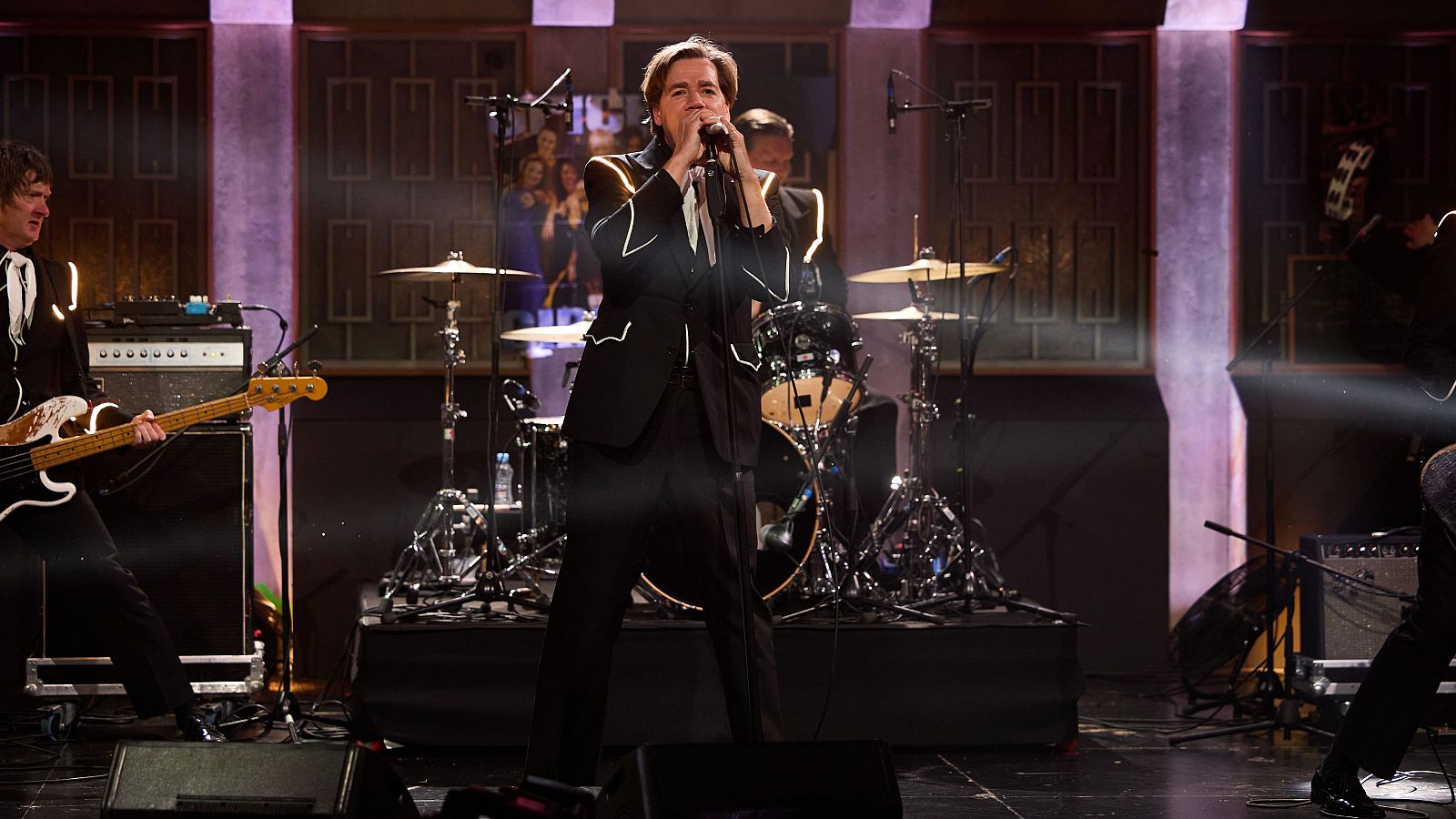 La Revuelta | The Hives - "Hate to say I told you so" - La Revuelta | Ver