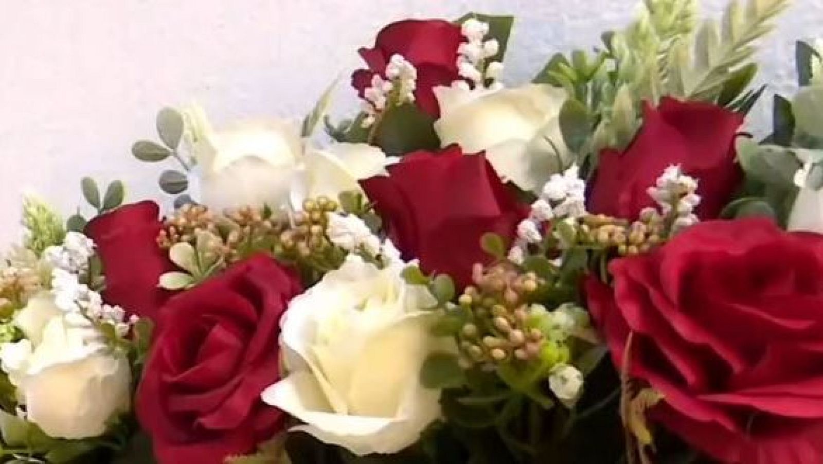 Un error en el sellado de los nichos detona el mal olor en el cementerio de Sueca - Directo al grano | Ver