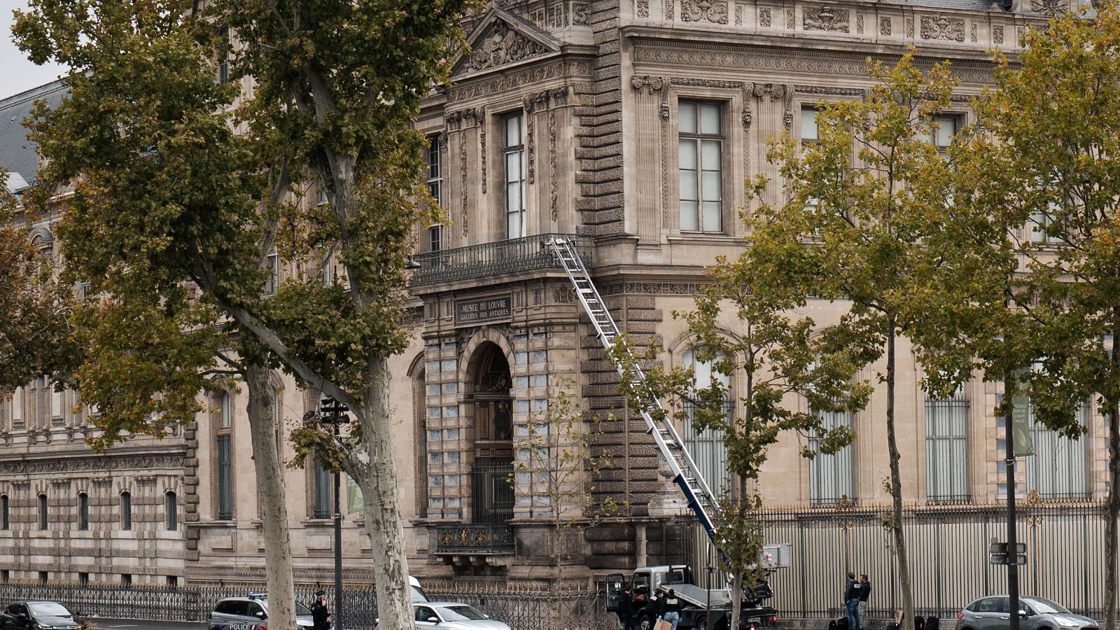 Una empresa alemana convierte el robo del Louvre para una campaña de marketing | Ver