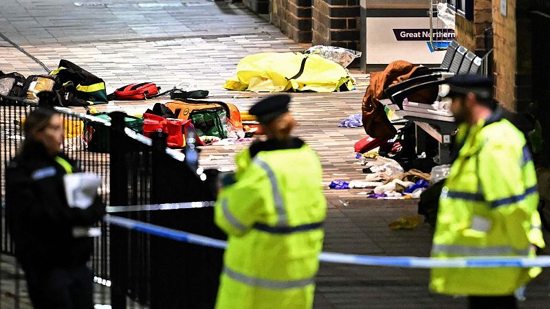 Al menos diez heridos por un apuñalamiento múltiple en un tren al este de Reino Unido