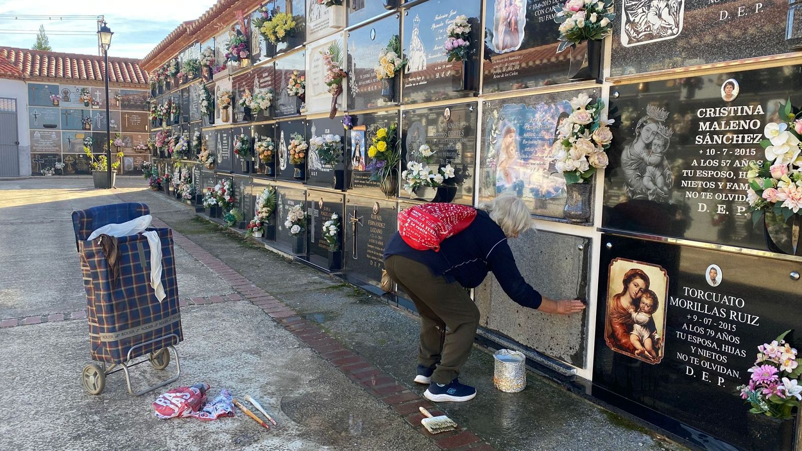 Fossores, los únicos frailes del mundo que viven en los cementerios Fossores, los únicos frailes del mundo que viven en los cementerios - Fin de semana 24h | Ver