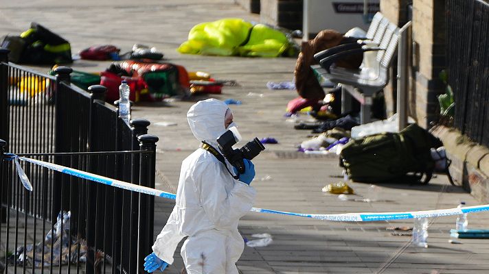 Telediario Fin de Semana - La Policía investiga las causas del apuñalamiento masivo en un tren con destino Londres