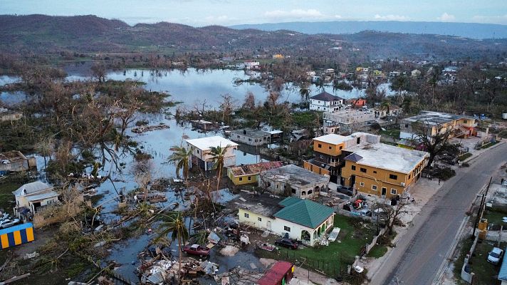 Telediario Fin de Semana - Ciudades arrasadas y falta de luz y comida: el huracán Melissa azota el Caribe