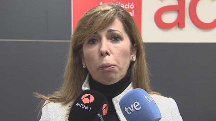 Telediario 1 - Declaraciones de dirigentes del PP sobre la información que aparece en un diario