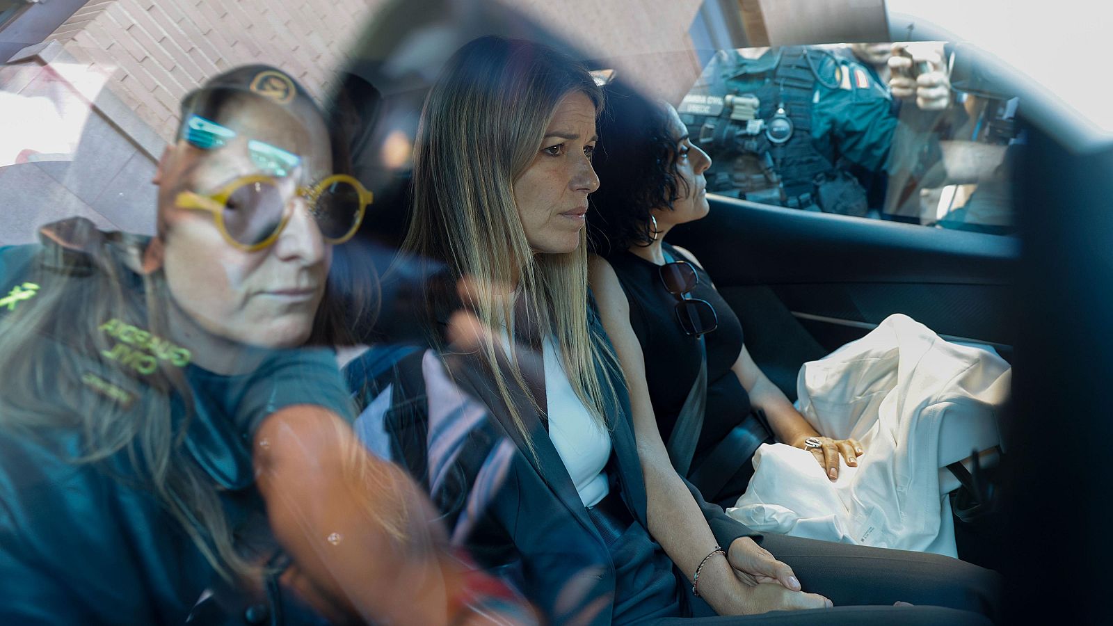 Las víctimas increpan a Vilaplana en la entreda de los juzgados - Informativo 24h | Ver