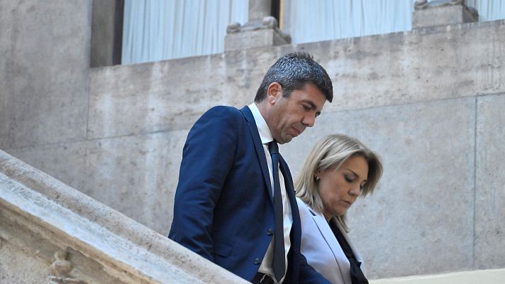 Telediario 1 - La izquierda cree que la dimisión de Mazón llega "tarde y mal" y pide la convocatoria de elecciones