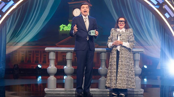 Late Xou con Marc Giró - Candela Peña le tira la caña a Marc Giró para que presente las campanadas con ella