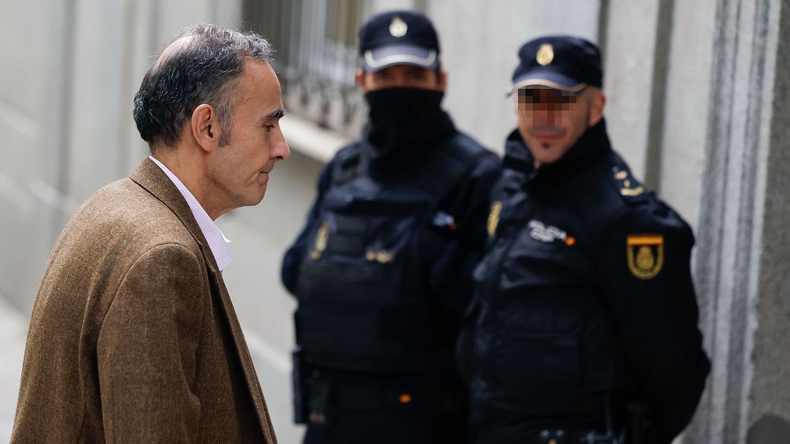 Discrepancia entre fiscales por el caso de González Amador - Telediario 1 | Ver