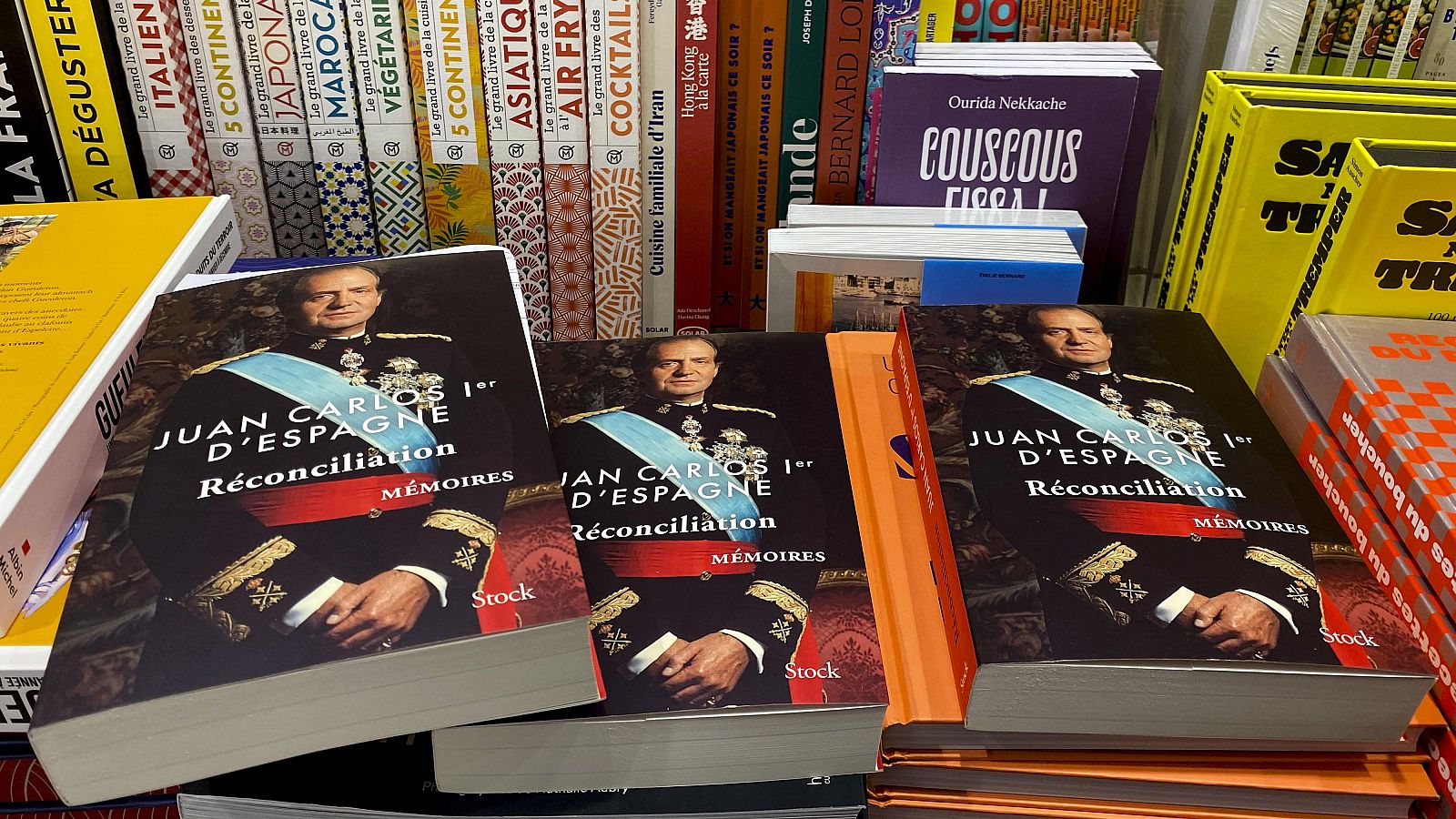 El libro 'Reconciliación' que narra las memorias de Juan Carlos I se publica en Francia - La hora de La 1 | Ver