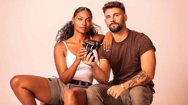 Hasta el fin del mundo - Nia y J Kbello: "Hemos compuesto una canción durante este viaje"