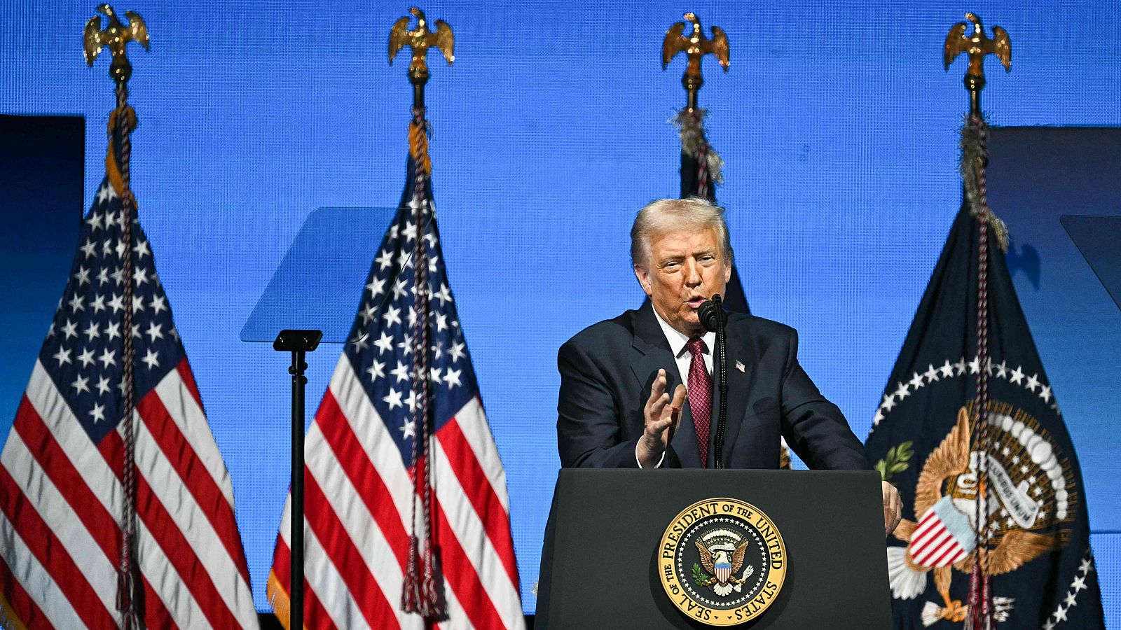 El Supremo de EE.UU. cuestiona la legalidad de los aranceles de Trump - Telediario 2 | Ver