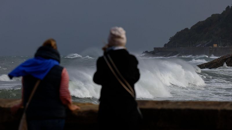 Tres comunidades en alerta naranja por lluvias y oleaje - El tiempo | Ver
