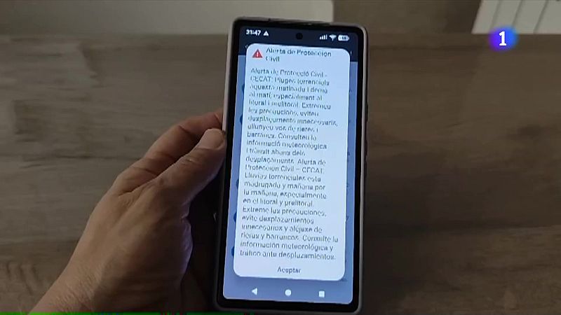 L’alerta ES-Alert sona als mòbils per les pluges: prevenció o confusió?