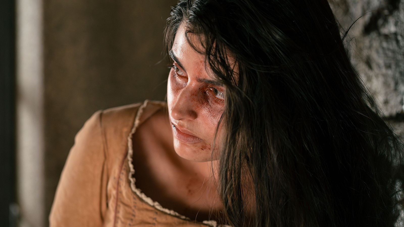 La imagen de Luisa magullada y maltratada por sus captores es de lo más duro que hemos visto en 'Valle Salvaje' y promete que los próximos capítulos son cruciales.