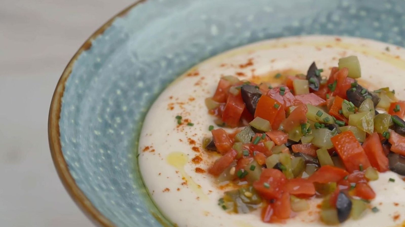 Hummus de mongetes amb salsa picant - Cuina brutal - Cuina Brutal | Veure