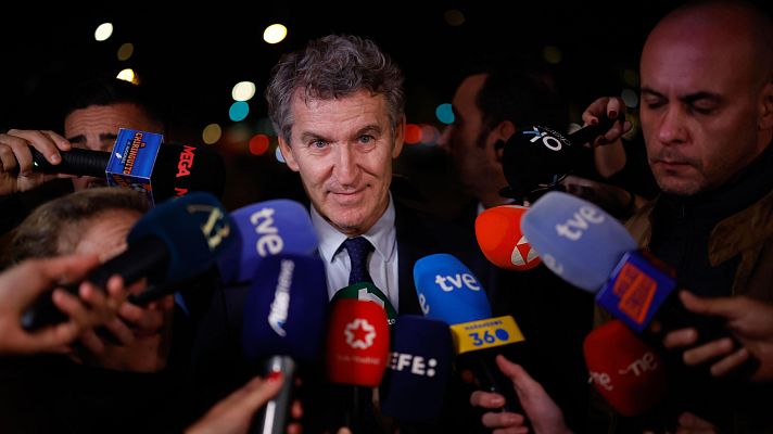 La hora de La 1 - Feijóo y Abascal coinciden en una gala pero no hablan ni posan juntos