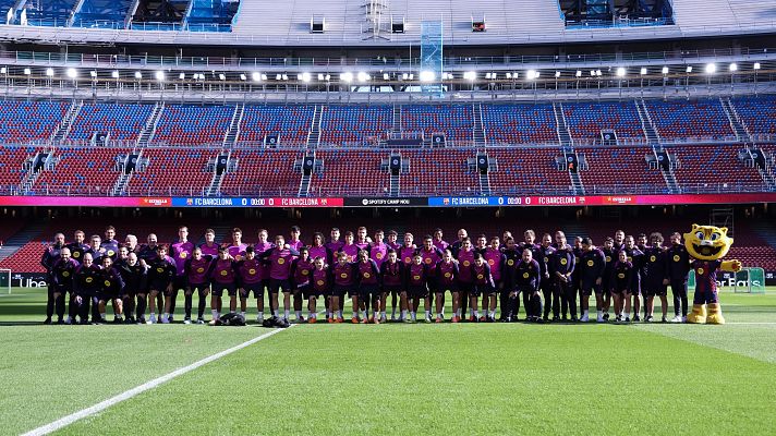Fútbol - El Barça regresa al Camp Nou en un ensayo general con entrenamiento ante 23.000 aficionados