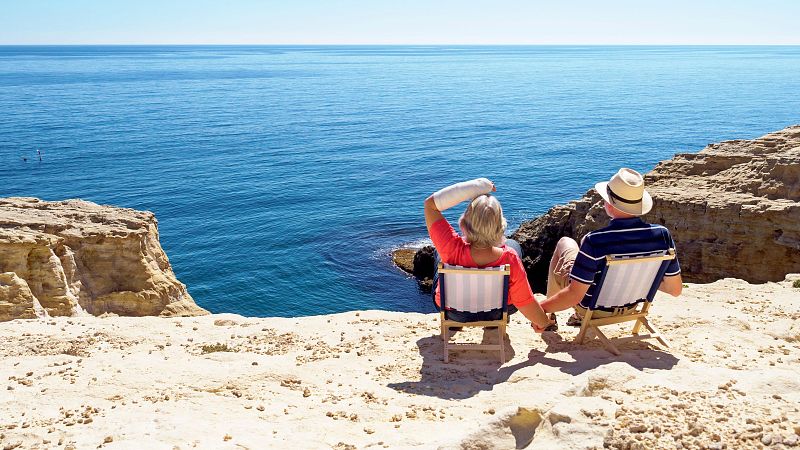 Los pensionistas hacen turismo y socialzian durante el Imserso - Telediario 1 | Ver