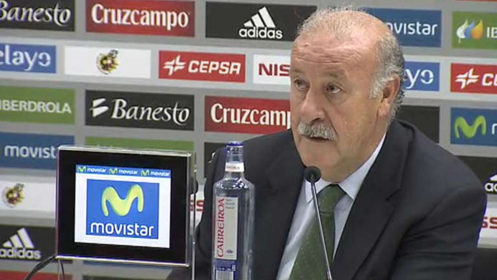 La vuelta de Carles Puyol, ausente desde hace un año con la selección absoluta española, y la entrada del joven Francisco 'Isco' Alarcón son las principales novedades de la lista de Vicente del Bosque para el partido amistoso del próximo miércoles co