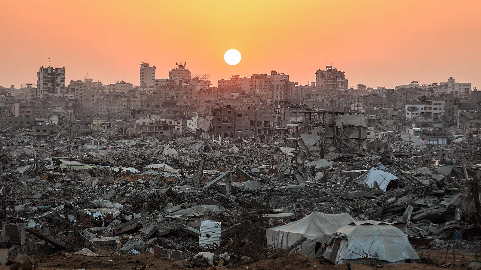 Peter Beinart presenta su libro "Ser judío tras la destrucción de Gaza" - Telediario 2 | Ver