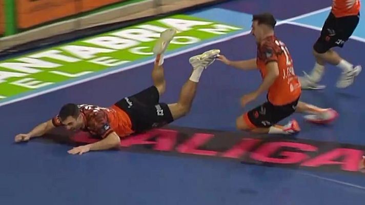 Balonmano - Un golazo de Jakub Prokop da la victoria sobre la bocina a Bathco Torrelavega ante Bidasoa