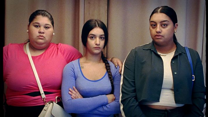 Telediario Fin de Semana - 'El regalo', un corto contra el racismo y que reivindica a las mujeres gitanas