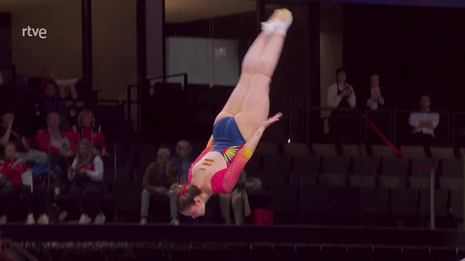 Gimnasia de Trampolín - Campeonato del Mundo. Finales Femenina y Masculina equipos - Gimnasia artística | Ver