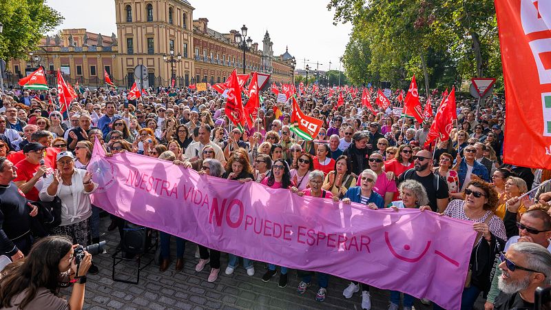 Miles de personas salen a la calle en Andaluca en defensa de la sanidad pblica: "Nuestras vidas no pueden esperar"