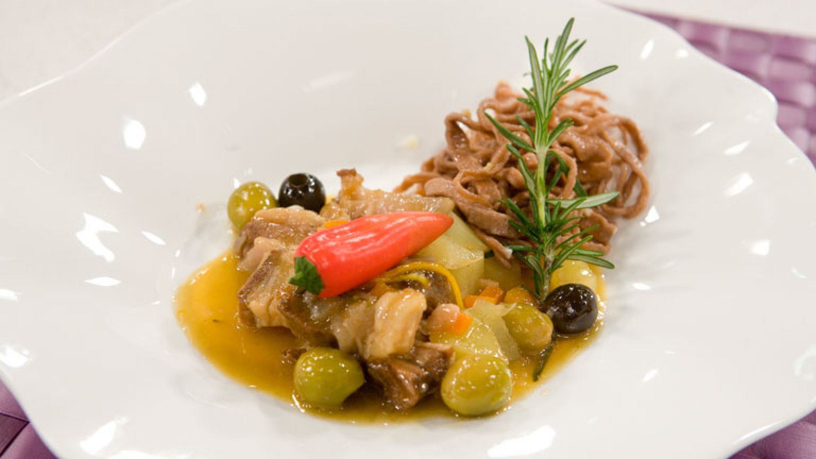 Saber cocinar - Falda de ternera a la naranja con pasta fresca al cacao