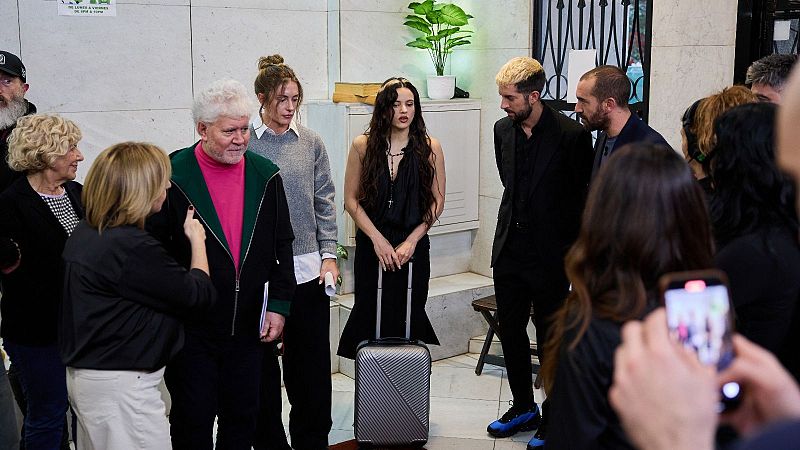 La reunión de vecinos de Rosalía - La Revuelta | Ver