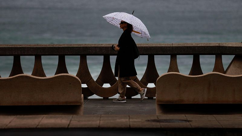 Lluvias fuertes en Galicia y avisos por viento en varias comunidades - El tiempo | Ver