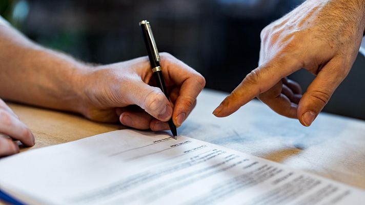 Telediario 1 - Cada vez más españoles se hipotecan en solitario