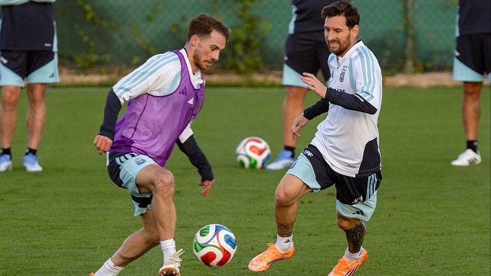 Fútbol - Messi entrena con la selección argentina en Alicante