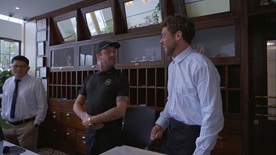 Aldo Comas y José Lamuño trabajan en una cafetería de Panamá