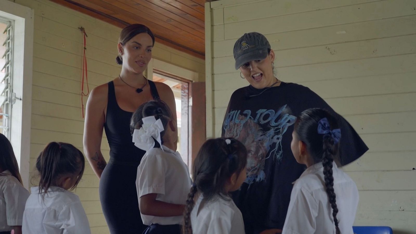Hasta el fin del mundo - Jedet y Andrea visitan un colegio - Hasta el fin del mundo | Ver