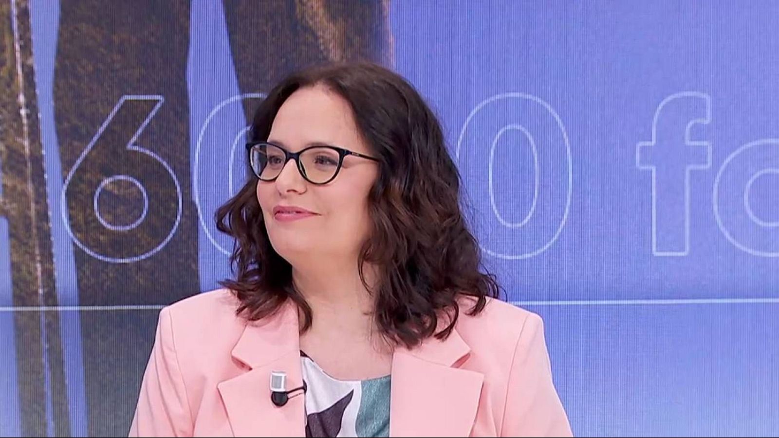 Ana Martín Plaza, periodista de DatosRTVE, presenta en La Hora de La 1 'El país de las 6.000 fosas' | Ver ahora