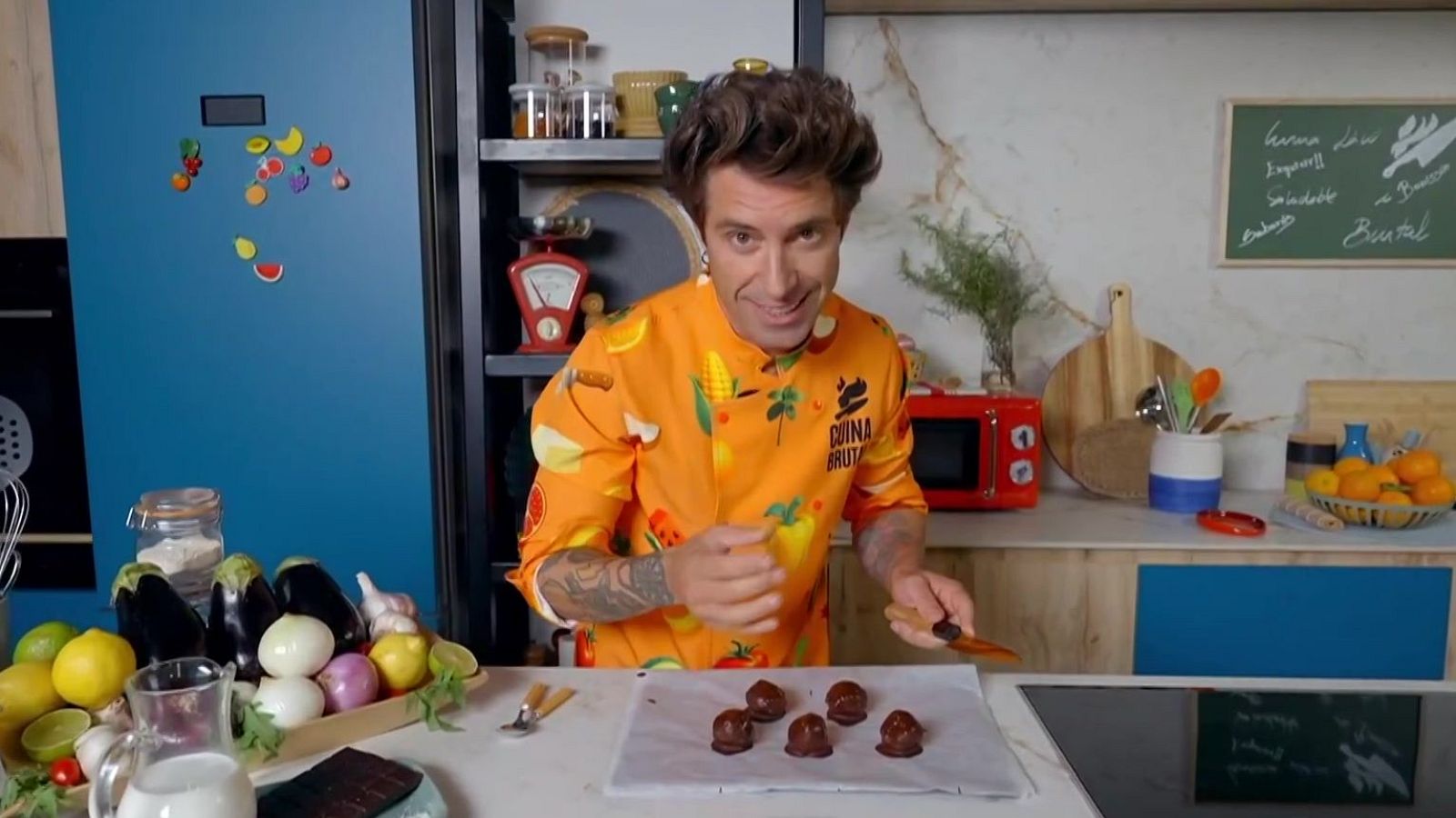 Raviolis d'albergínia, tacos i bombons de coco - Cuina brutal - Cuina Brutal | Veure