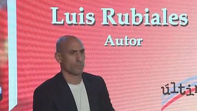 Rubiales sufre un intento de agresin de su to durante la presentacin de su libro