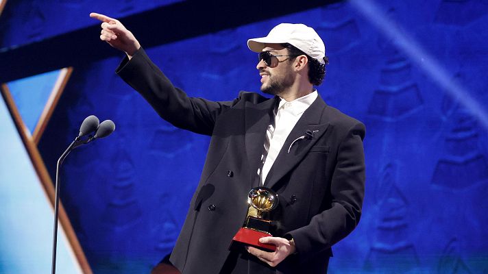 Telediario Matinal - Bad Bunny y los argentinos Ca7riel y Paco Amoroso, triunfadores en los Latin Grammy