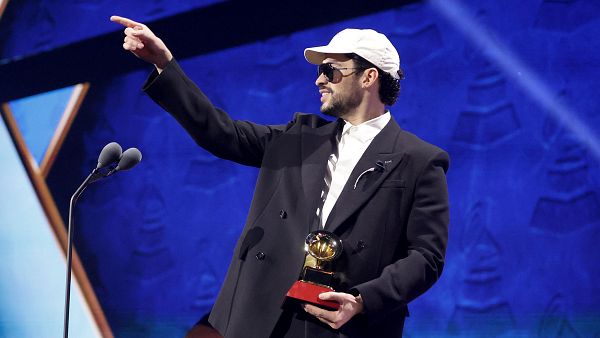 Bad Bunny y los argentinos Ca7riel y Paco Amoroso, triunfadores en los Latin Grammy